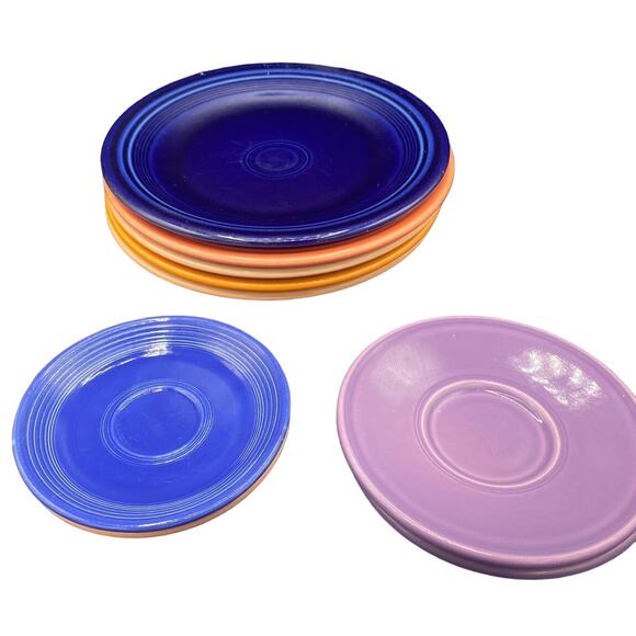 Lof of 9 Vtg Home Laughlin Fiestaware 5 dinner plates & 4 plates multicolor - Picture 1 of 16
